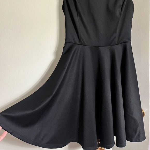 GUESS BLACK STRAPLESS COCKTAIL DRESS OPEN CRISS CROSS BACK ZIPPER/ MESH CUTOUTS - Picture 2 of 6